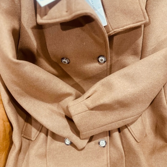 The architectural of the double-breatedf wool-blend coat - Picture 8 of 13